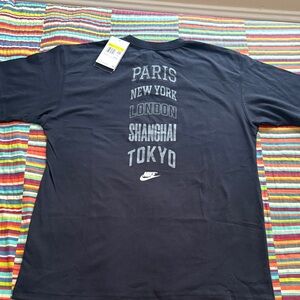 Nike City Graphic Tee double side super nice new tag (size small)loose fit